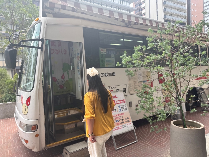 献血車へ入る